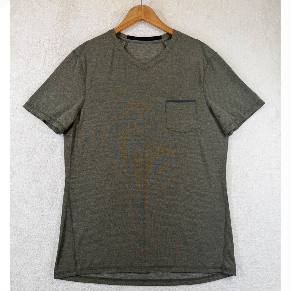 Lululemon Mens V-Neck Short Sleeve Pocket T-Shirt Heathered Olive Green